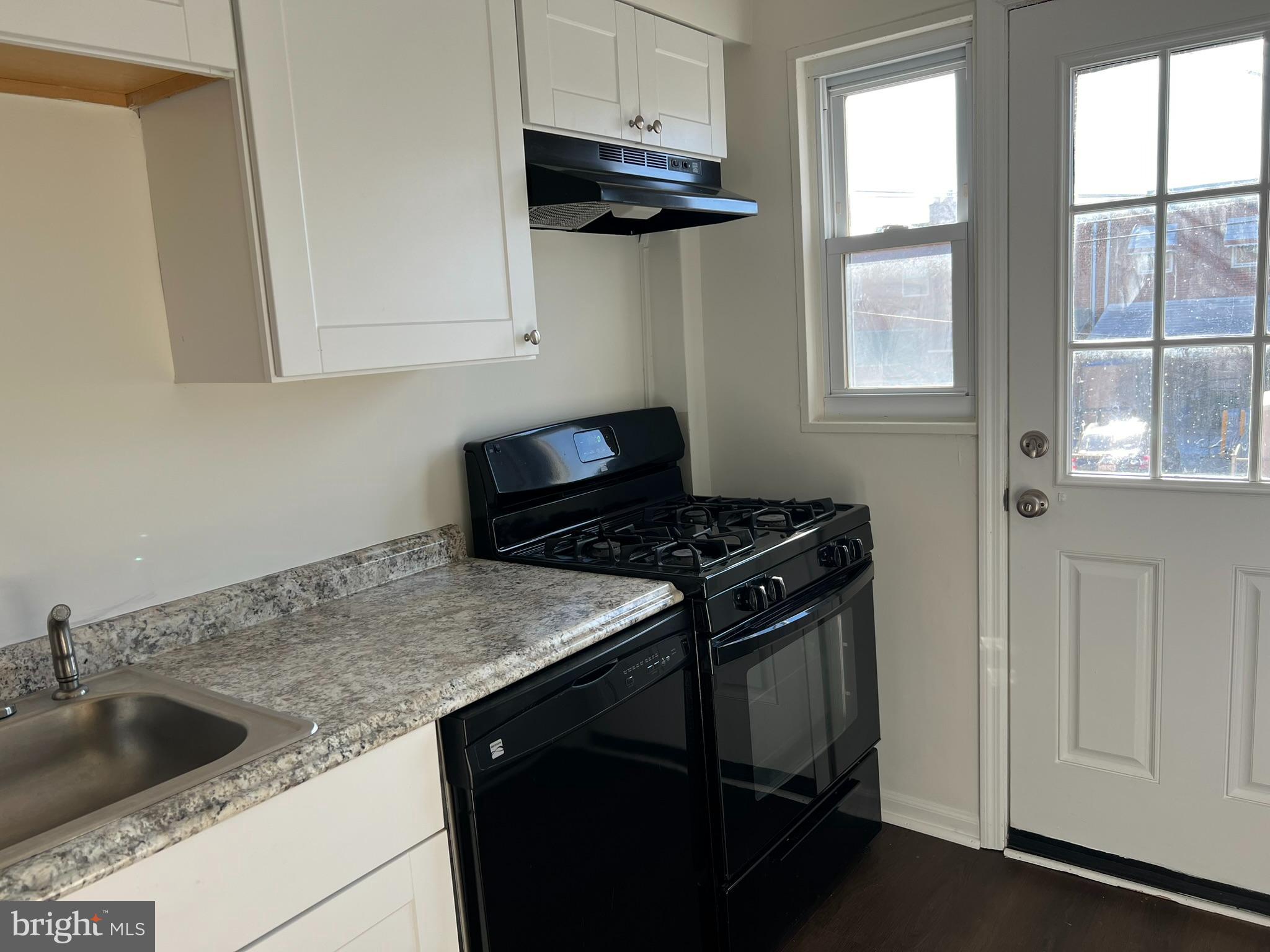 7827 Eastdale Road Baltimore, MD 21224 - Photo 5 of 18 Gas stove