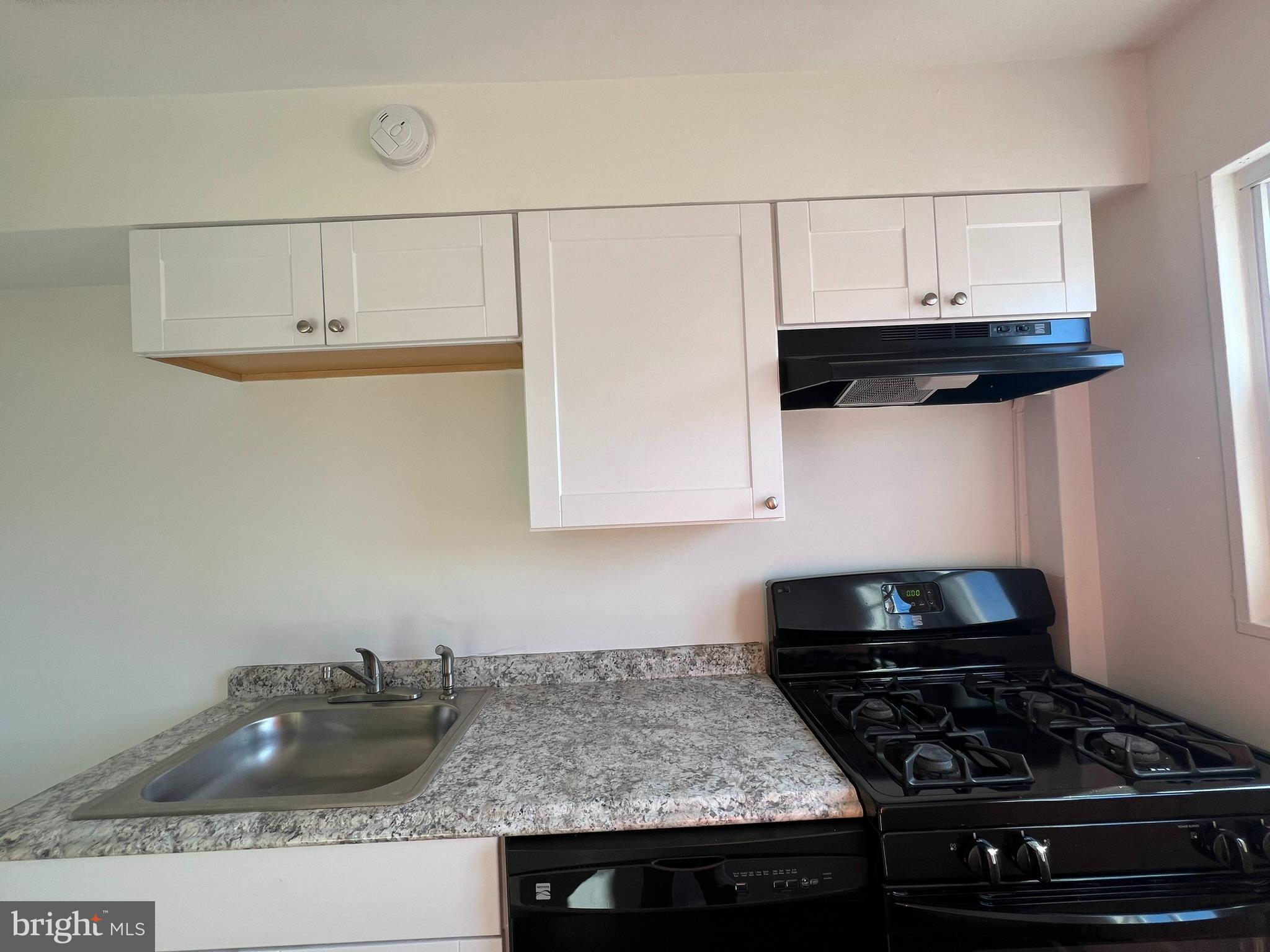 7827 Eastdale Road Baltimore, MD 21224 - Photo 8 of 18 Clean crisp colors