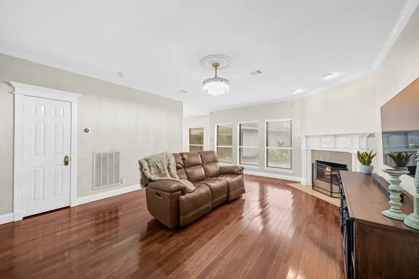 $425,000 | 7035 Little Willow Drive, Pasadena, TX 77505