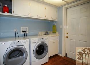 35680 Butterfly Peak Road Mountain Center, CA 92561 - Photo 19 of 19 a view of entryway with washer and dryer