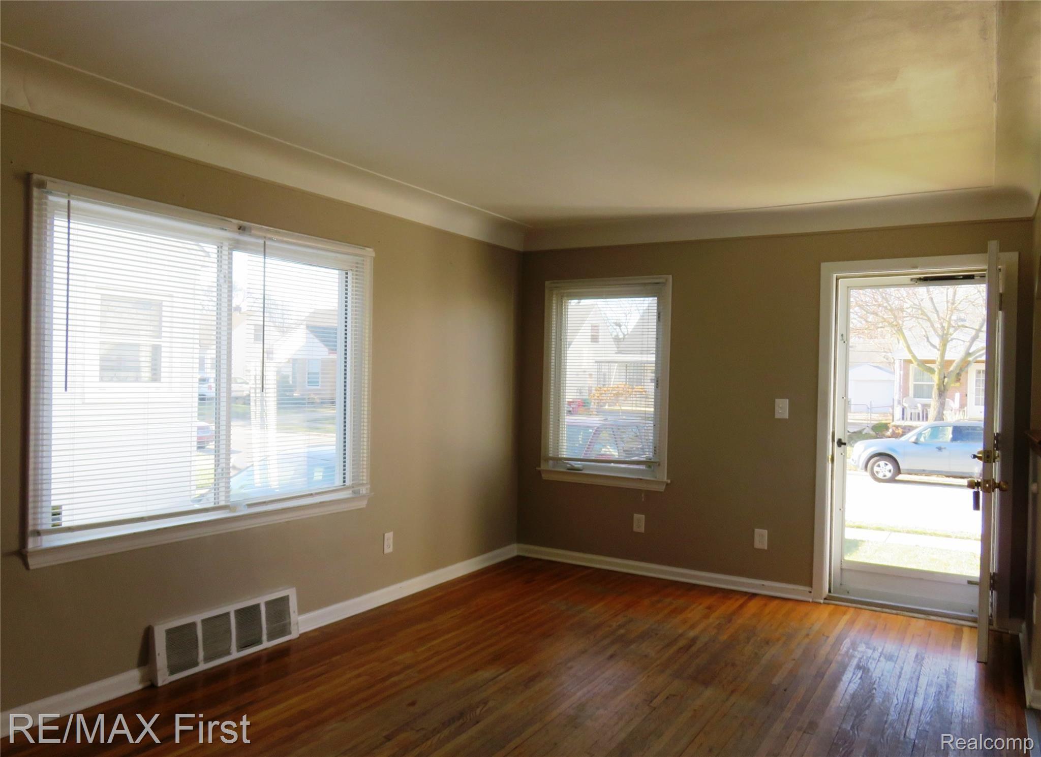 21740 Rausch Avenue Eastpointe, MI 48021 - Photo 11 of 25 21740 Rausch Living Room 2.JPG