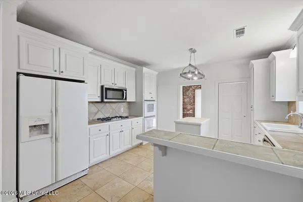 $347,500 | 102 Fox Hollow Bend, Brandon, MS 39047