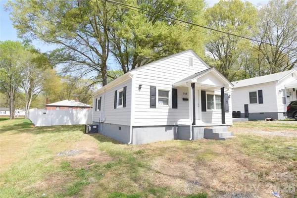 $1,275 | 508 East Webb Street, Dallas, NC 28034