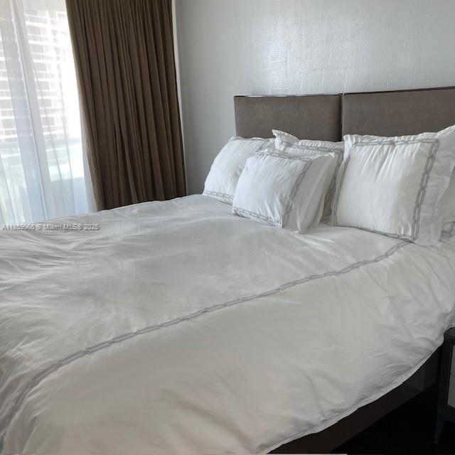 20201 East Country Club Drive, Unit 704 Aventura, FL 33180 - Photo 27 of 46 a bedroom with a bed and a window