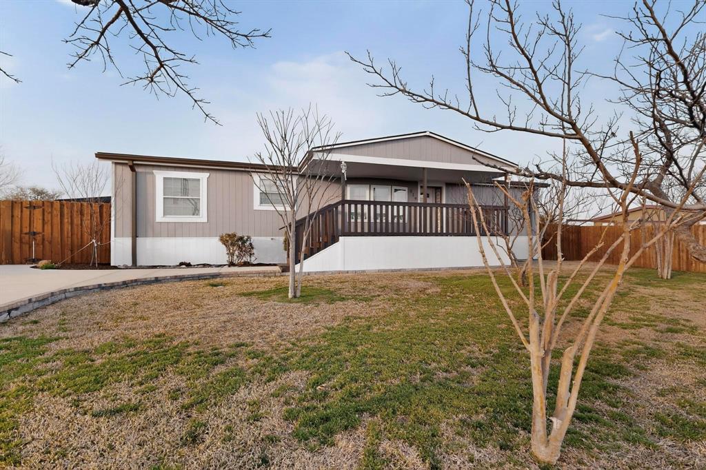 819 Hoss Road Sanger, TX 76266 - Photo 3 of 40