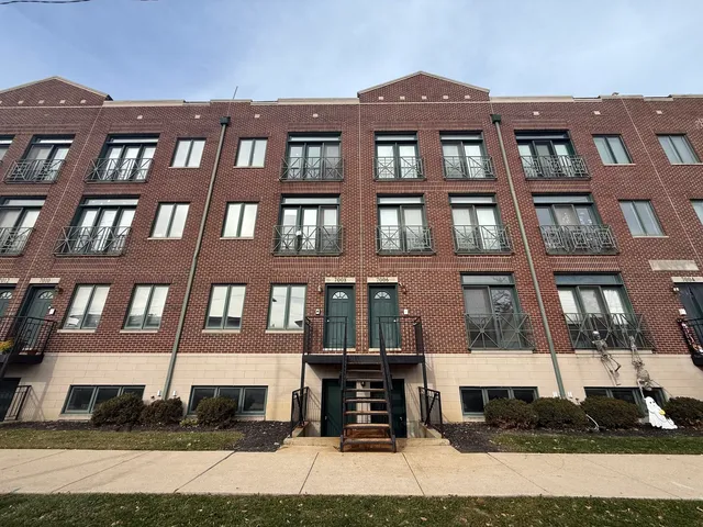 $2,900 | 7008 West Medill Avenue, Chicago, IL 60707