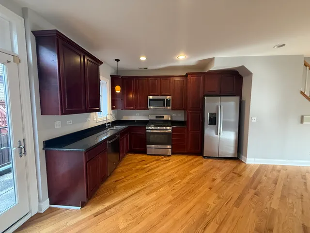 $2,900 | 7008 West Medill Avenue, Chicago, IL 60707