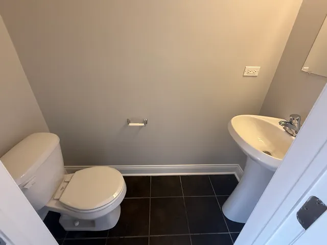 $2,900 | 7008 West Medill Avenue, Chicago, IL 60707