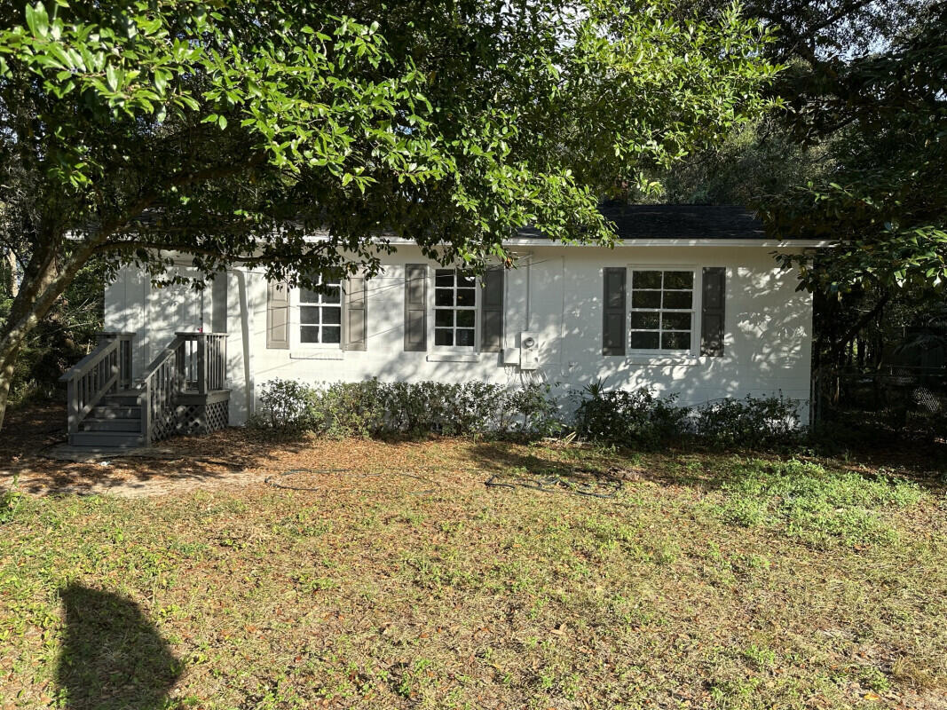 front view of house with a yard