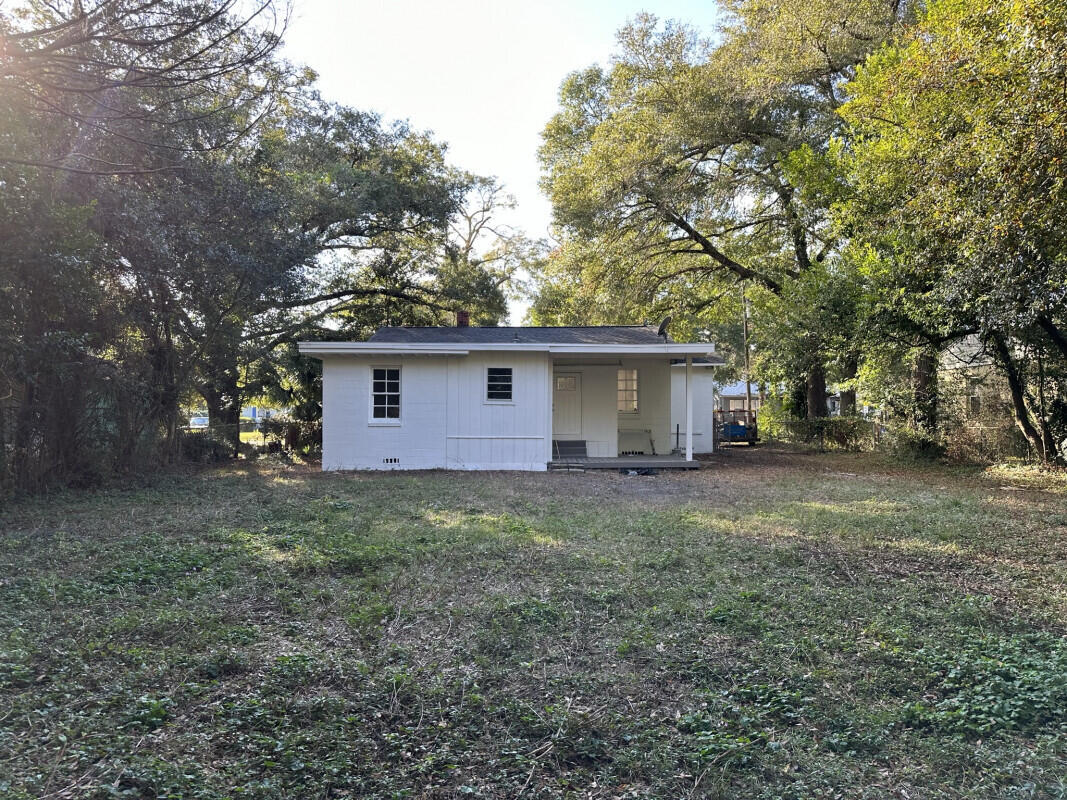 324 Dixie Street Crestview, FL 32536 - Photo 8 of 8 a view of a house with a yard and large tree