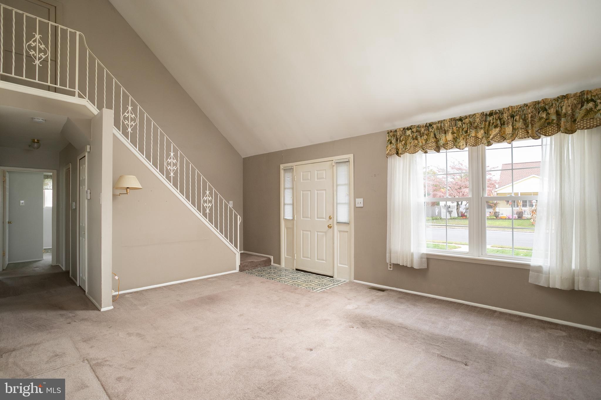 73 Linden Road Burlington, NJ 08016 - Photo 2 of 15