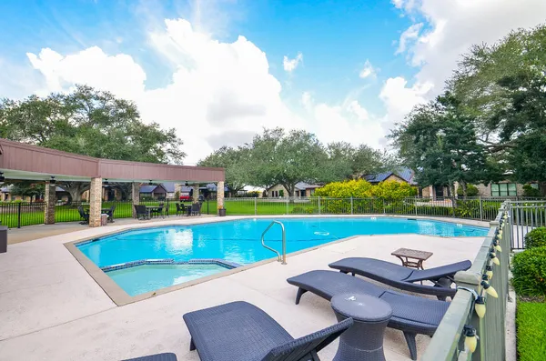 $324,999 | 515 Regency Drive, El Campo, TX 77437