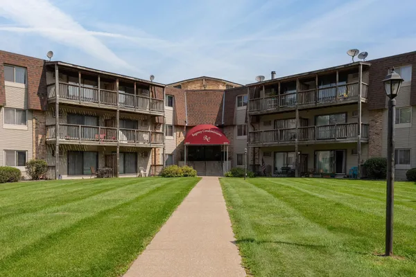 $100,000 | 2007 East 122nd Street, Unit B15, Burnsville, MN 55337