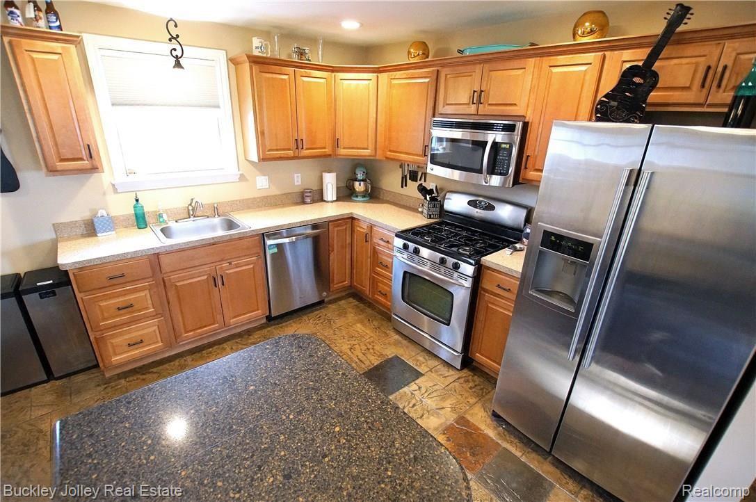 654 Detroit Street Howell, MI 48843 - Photo 2 of 19 Lots of Cupboards.JPG