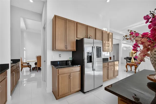 a kitchen that has a lot of cabinets