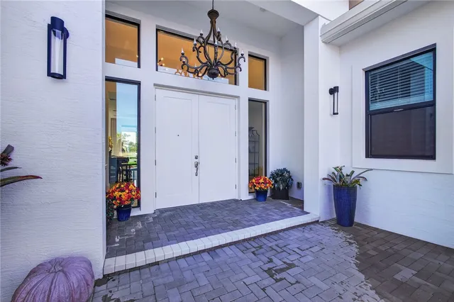a view of livingroom with furniture