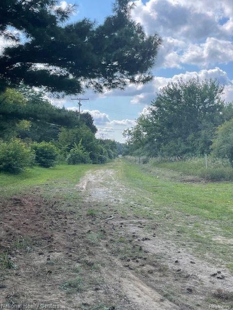 2070 North Milford Road Highland, MI 48356 - Photo 7 of 11