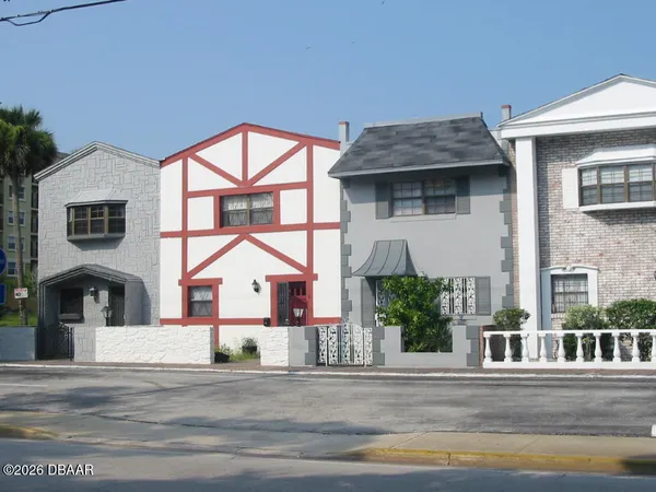 $1,375 | 625 North Halifax Avenue, Unit 6, Daytona Beach, FL 32118