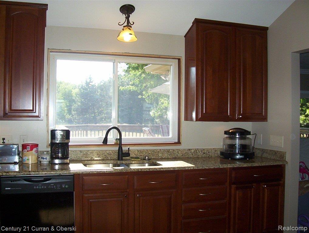 17255 Ridge Road Northville, MI 48168 - Photo 11 of 21 Bronze Accents
