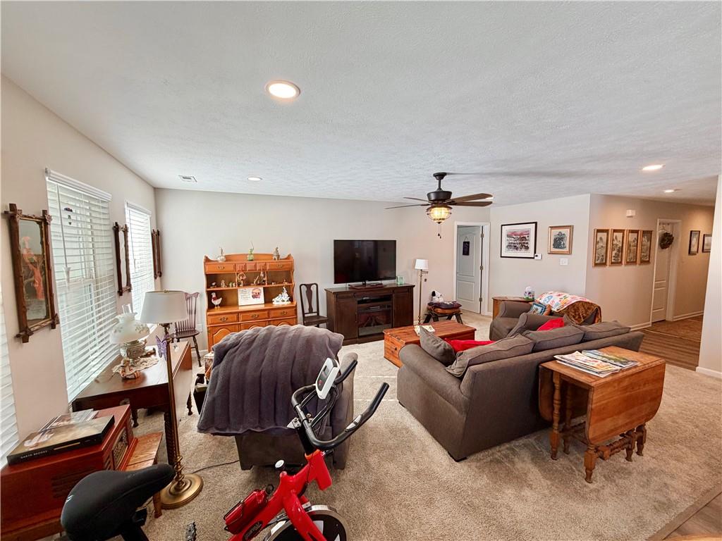 1008 Colonial Drive Uniontown, PA 15401 - Photo 15 of 21