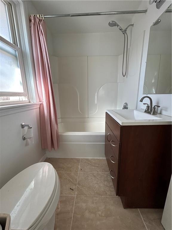 1317 Old Freeport Road Pittsburgh, PA 15238 - Photo 23 of 49 a bathroom with a sink a toilet and a bathtub