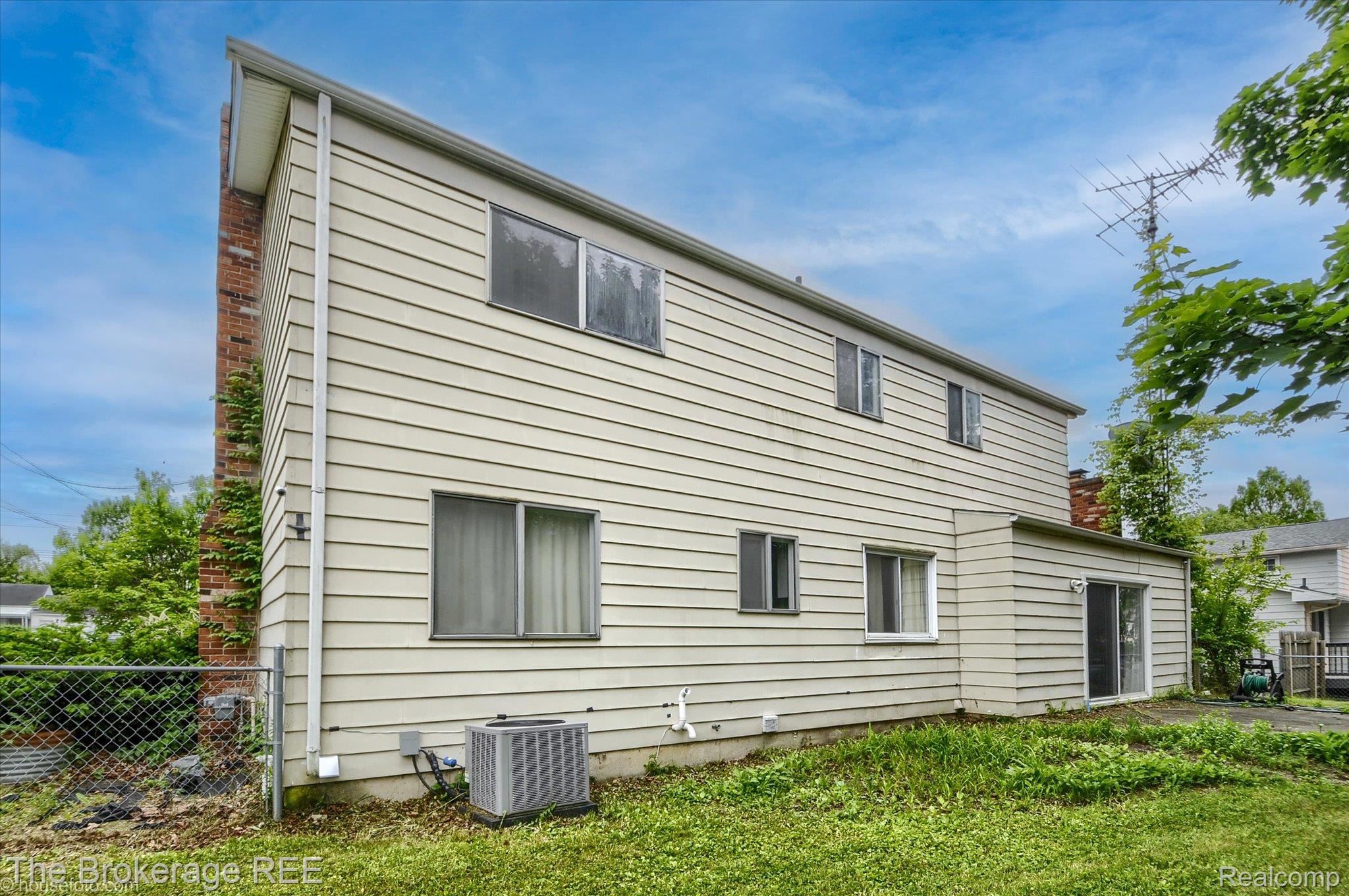 732 E. Grand Blanc Rd. Grand Blanc, MI 48439 - Photo 27 of 31 08-Housefoto_3008814-HDR(5).jpg