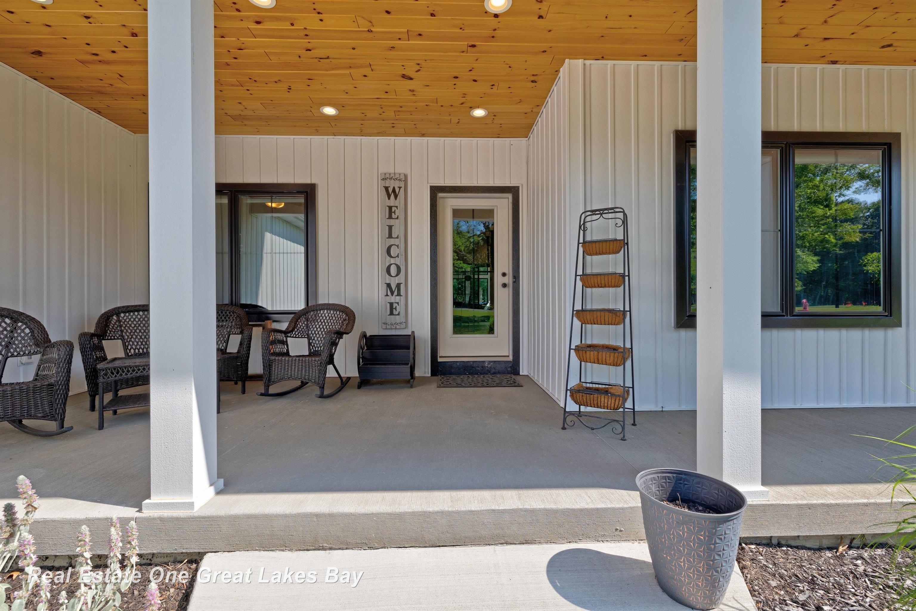 12146 Lakefield Road St. Charles, MI 48655 - Photo 2 of 62 50182700-5efb4e90-9c5e-4301-86b4-8791ada9f55f.JPG