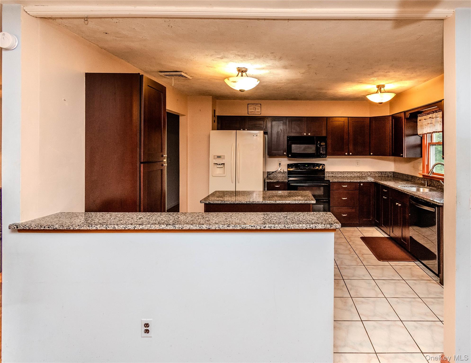 6 Bates Circle Florida, NY 10921 - Photo 19 of 50 Dining room - looking into the kitchen