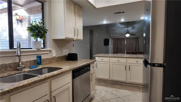 $1,500 | 1809 Highland Park Avenue, Mission, TX 78572