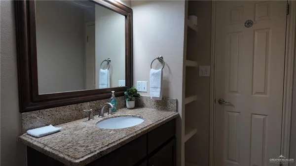 $1,500 | 1809 Highland Park Avenue, Mission, TX 78572