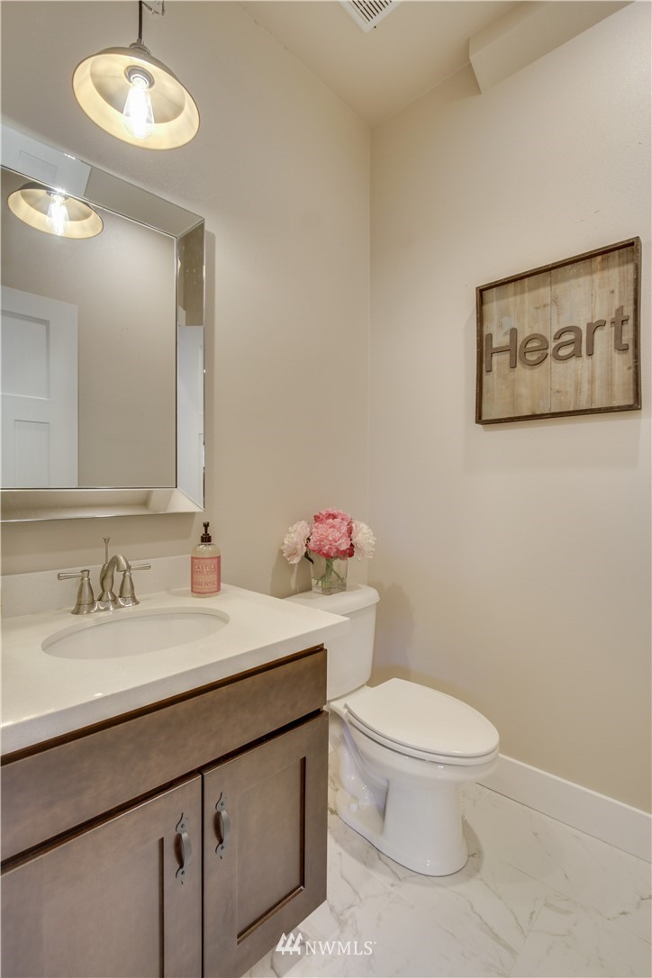 7030 Lower Ridge Road, Unit B Everett, WA 98203 - Photo 6 of 18