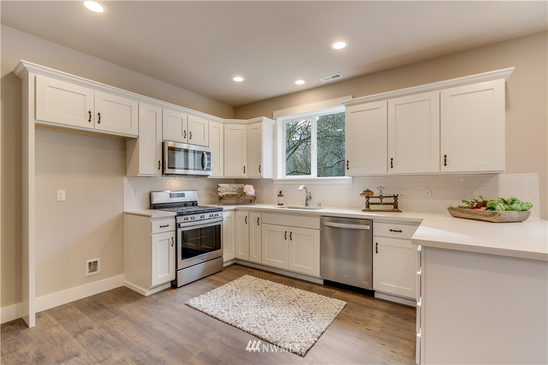 7030 Lower Ridge Road, Unit B Everett, WA 98203 - Photo 7 of 18