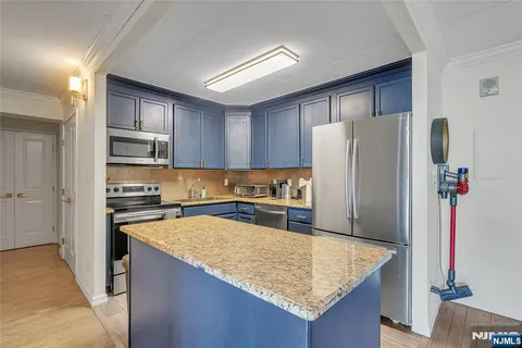 $425,000 | 250 Gorge Road, Unit 21B, Cliffside Park, NJ 07010