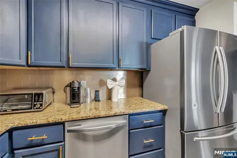 $425,000 | 250 Gorge Road, Unit 21B, Cliffside Park, NJ 07010