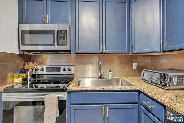 $425,000 | 250 Gorge Road, Unit 21B, Cliffside Park, NJ 07010