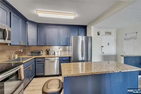 $425,000 | 250 Gorge Road, Unit 21B, Cliffside Park, NJ 07010
