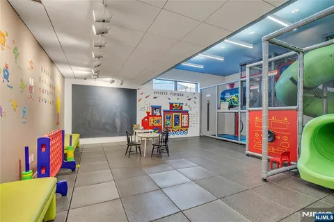 $425,000 | 250 Gorge Road, Unit 21B, Cliffside Park, NJ 07010