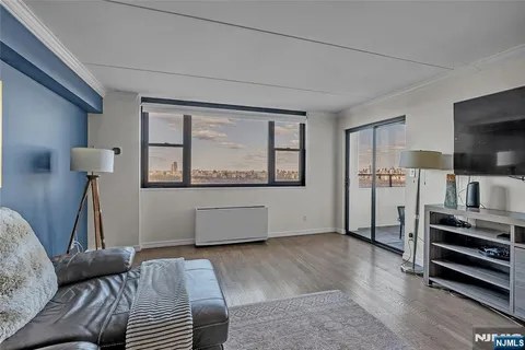 $425,000 | 250 Gorge Road, Unit 21B, Cliffside Park, NJ 07010