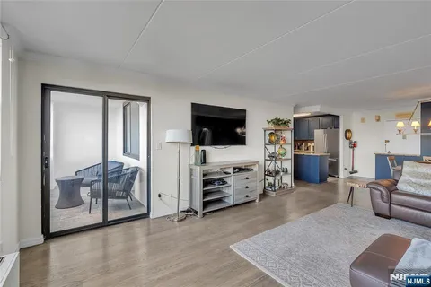 $425,000 | 250 Gorge Road, Unit 21B, Cliffside Park, NJ 07010