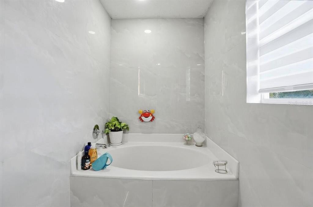 11077 Jenny Wren Road Weeki Wachee, FL 34614 - Photo 32 of 42 a bathroom with a bathtub