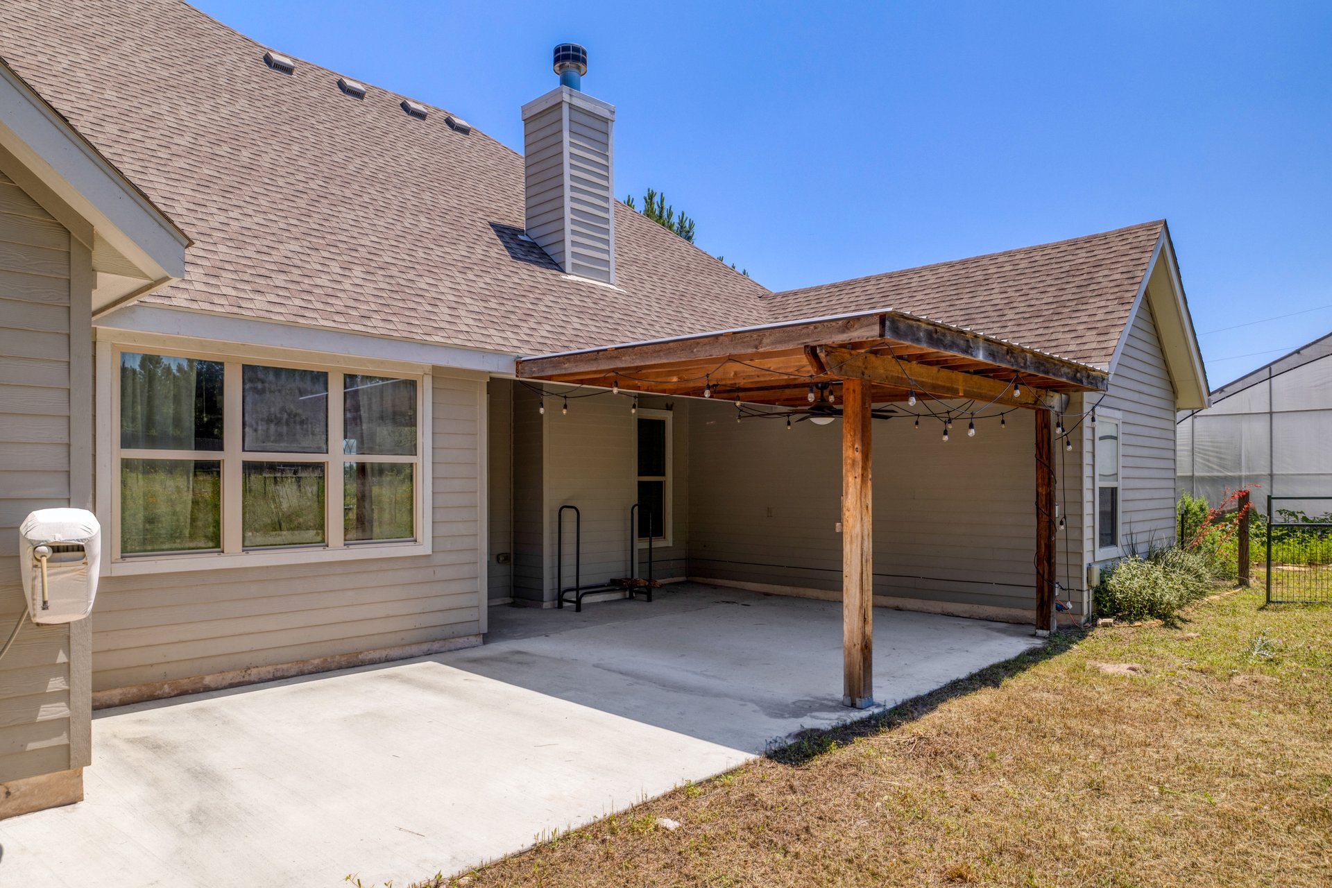 258 County Road Bastrop, TX 78602 - Photo 24 of 32 a front view of a house with garden