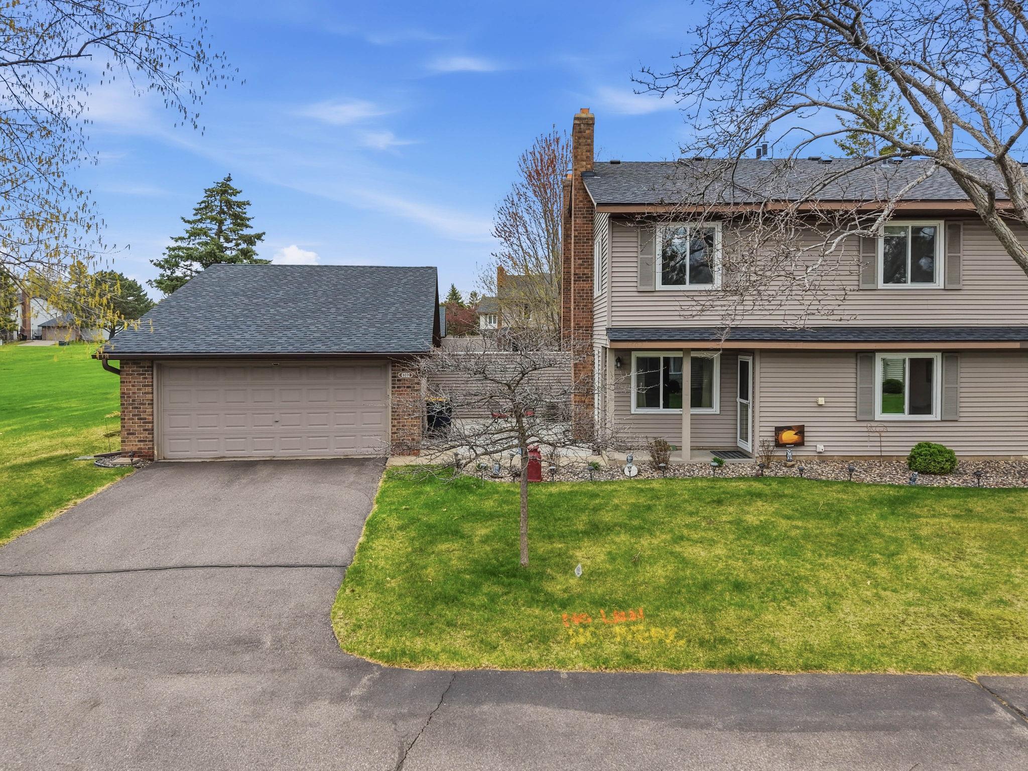 4702 Grenada Point Eagan, MN 55122 - Photo 2 of 34