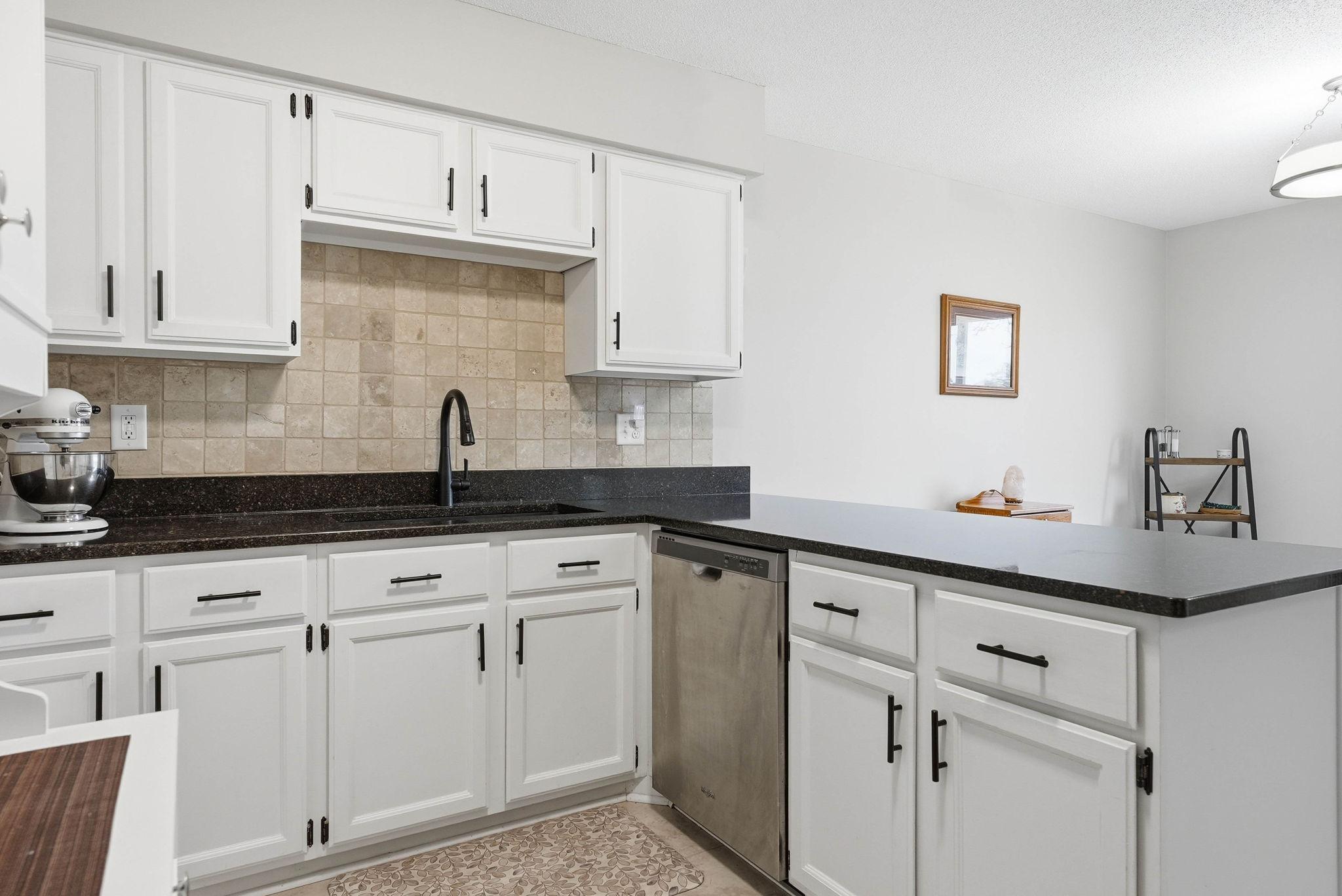 4702 Grenada Point Eagan, MN 55122 - Photo 9 of 34