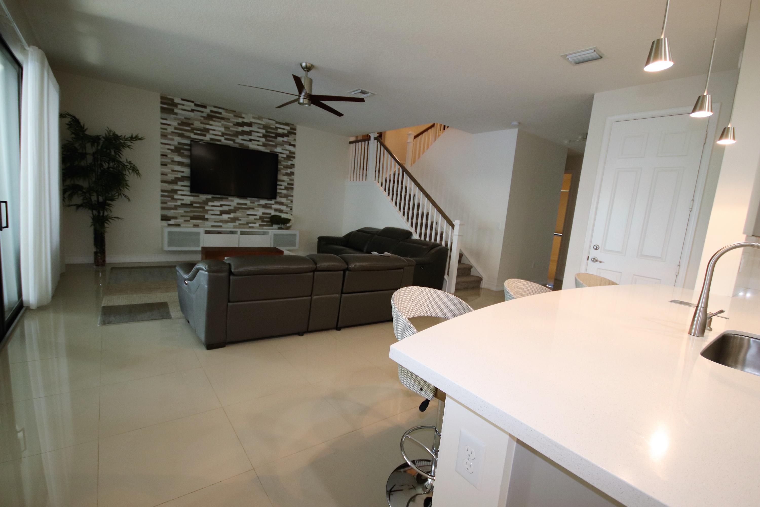 8120 Baltic Amber Road Delray Beach, FL 33446 - Photo 11 of 33 LivingRm