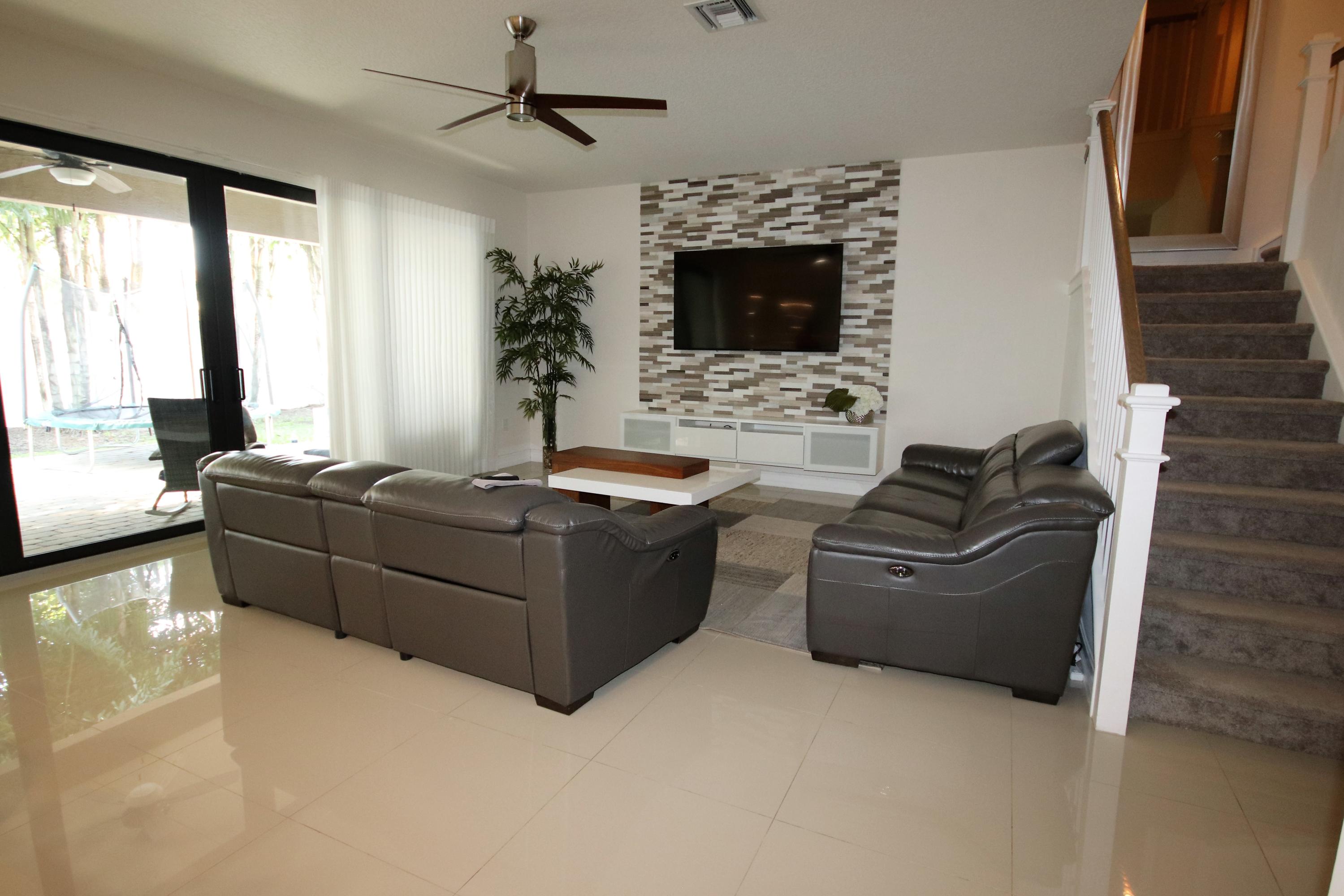8120 Baltic Amber Road Delray Beach, FL 33446 - Photo 13 of 33 Living