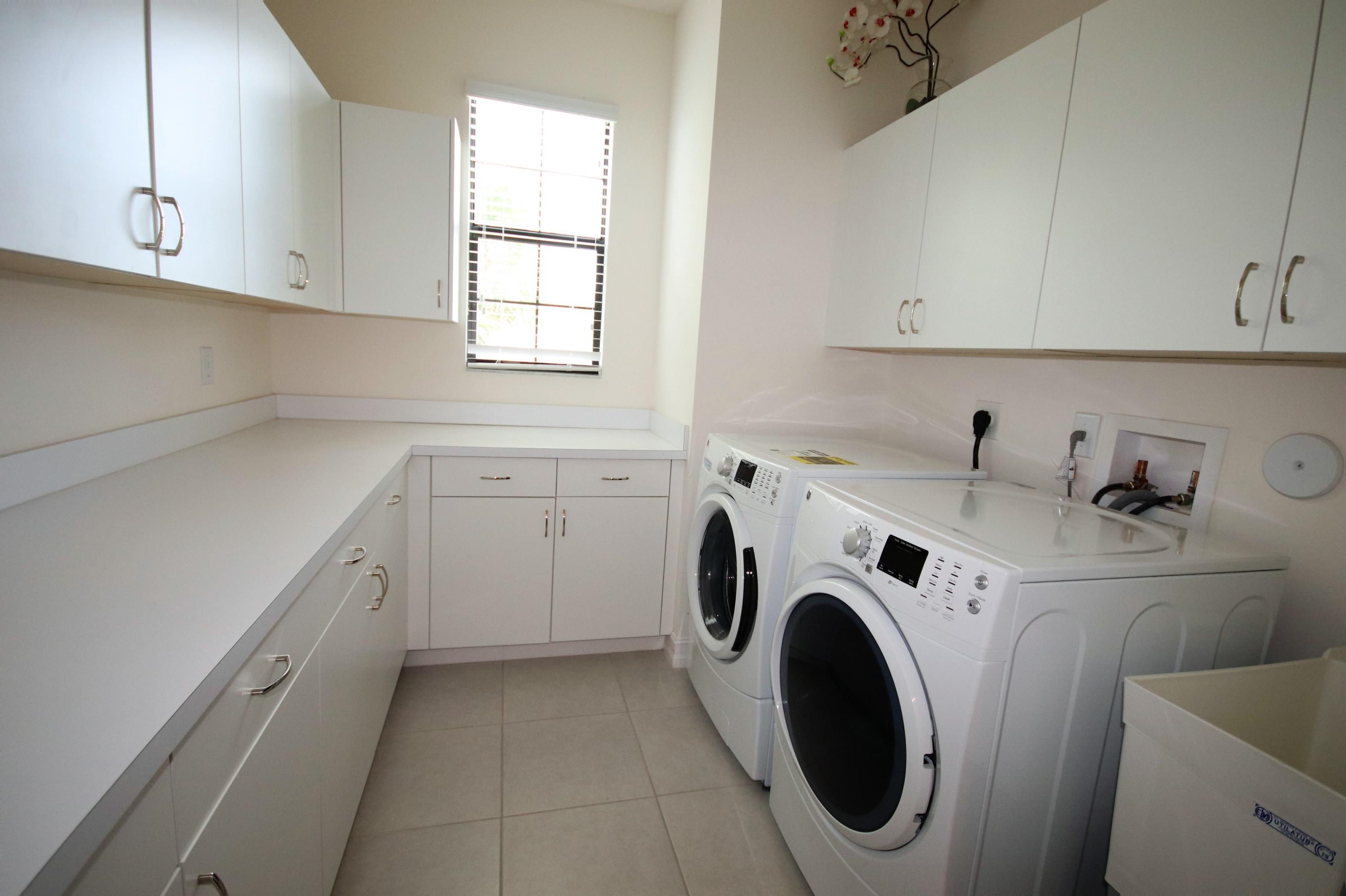 8120 Baltic Amber Road Delray Beach, FL 33446 - Photo 19 of 33 LaundryRm