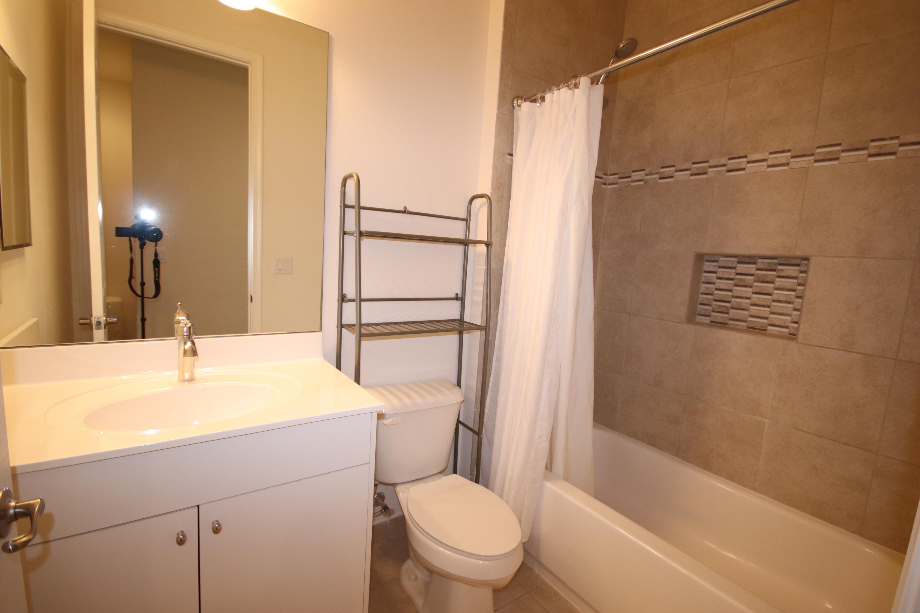 8120 Baltic Amber Road Delray Beach, FL 33446 - Photo 20 of 33 Bath2