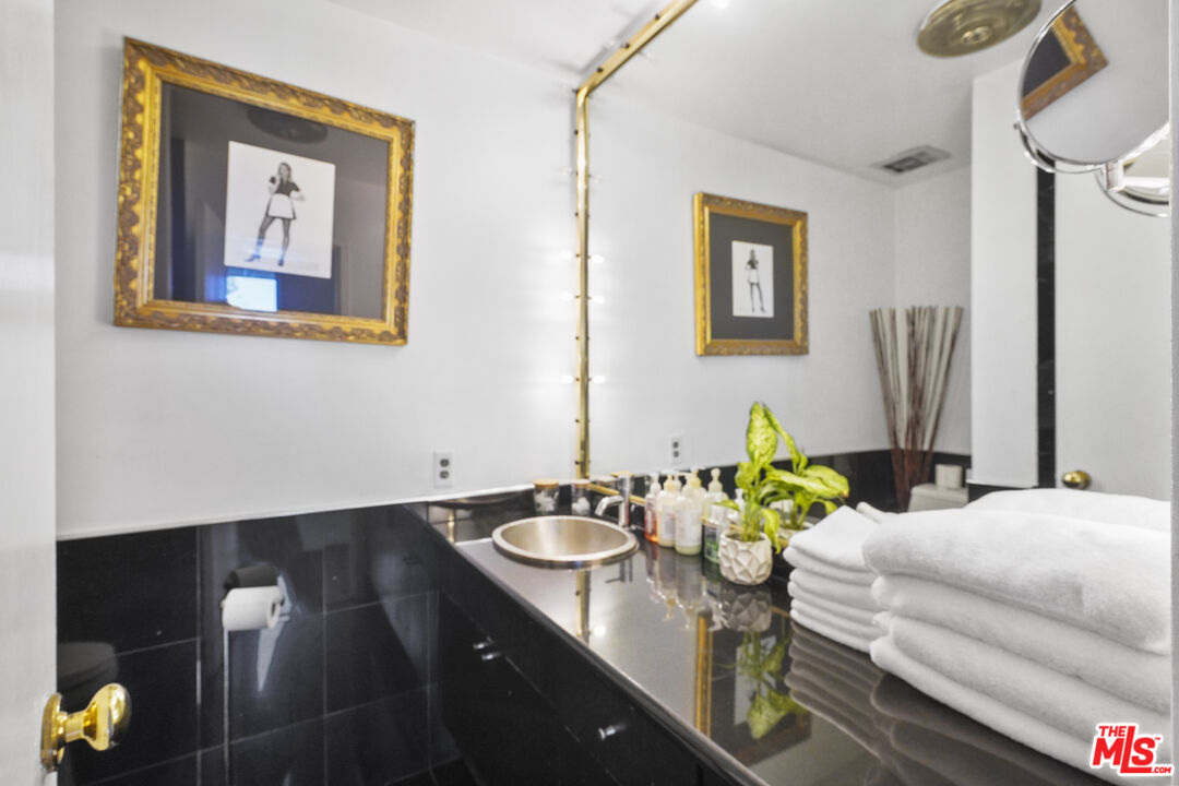 100 South Doheny Drive, Unit 506 Los Angeles, CA 90048 - Photo 12 of 17 a bedroom with a bed and wooden floor