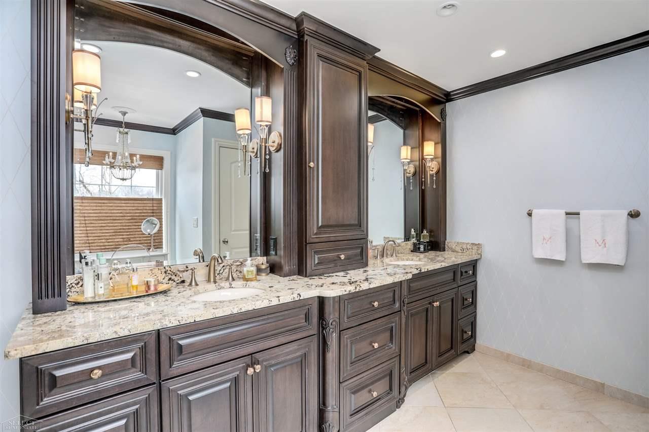 44 South Deeplands Road Grosse Pointe, MI 48236 - Photo 23 of 41 Master bath with double sinks and lots of storage.