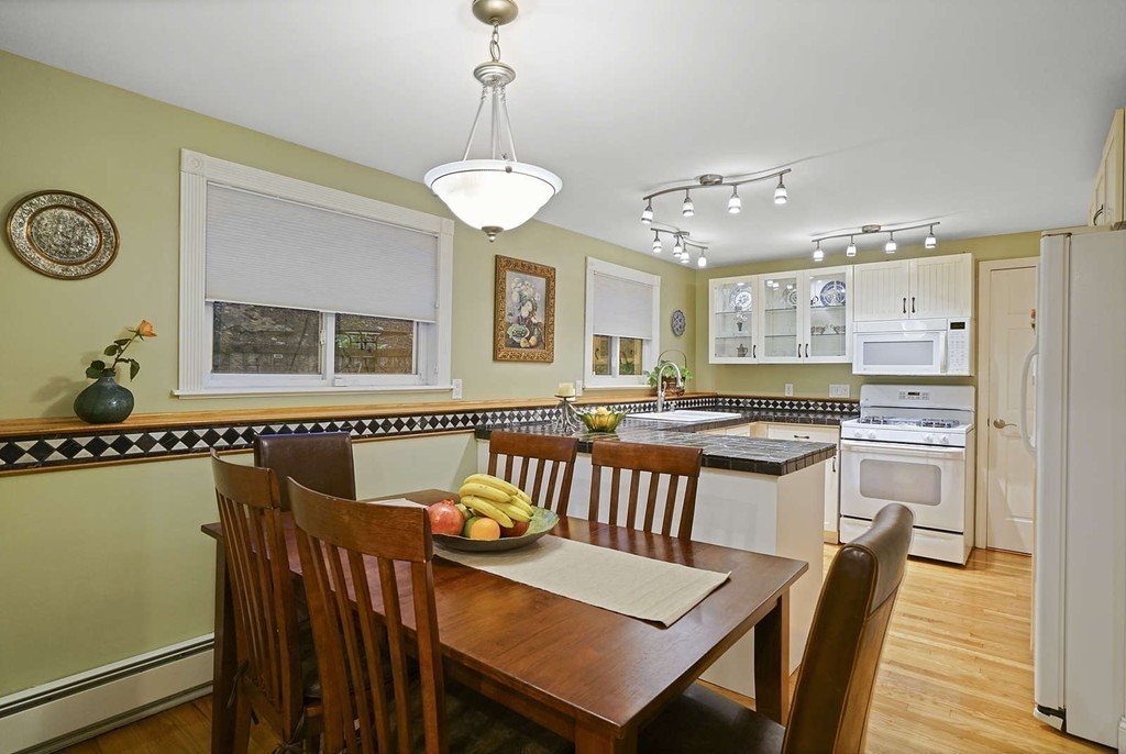 48 Thurston Road, Unit 48 Newton, MA 02464 - Photo 8 of 27 Gallery Image 8